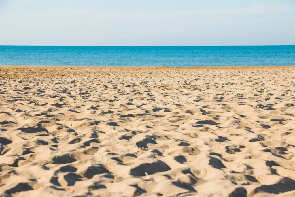 Spiaggia di San Lorenzo in Sicilia con mare cristallino vicino Marzamemi