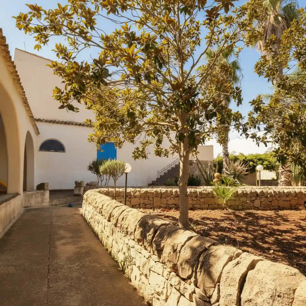 Giardino e spazi esterni della villa a San Lorenzo in Sicilia