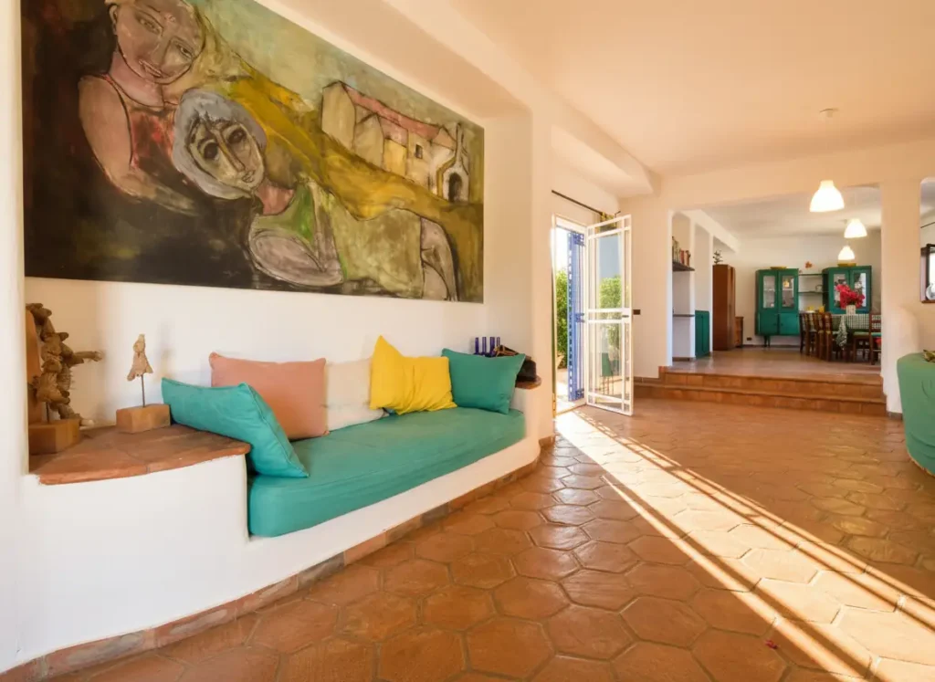 Soggiorno ampio con cucina a vista in villa a San Lorenzo vicino Marzamemi